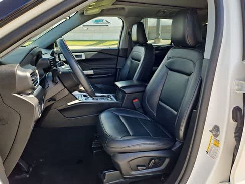 Used 2023 Ford Explorer XLT w/ Equipment Group 202A AWD/4WD image 14
