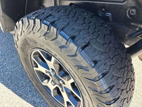 Used 2019 Jeep Wrangler Unlimited Rubicon w/ Steel Bumper Group image 8