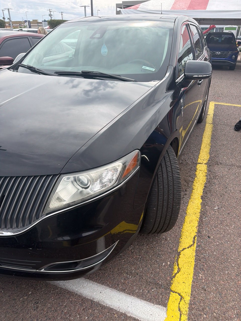 Used 2013 Lincoln MKT AWD image 1