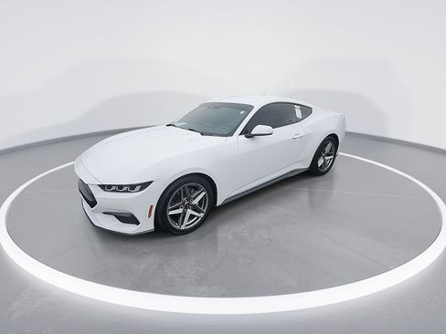 Used 2024 Ford Mustang Coupe image 4