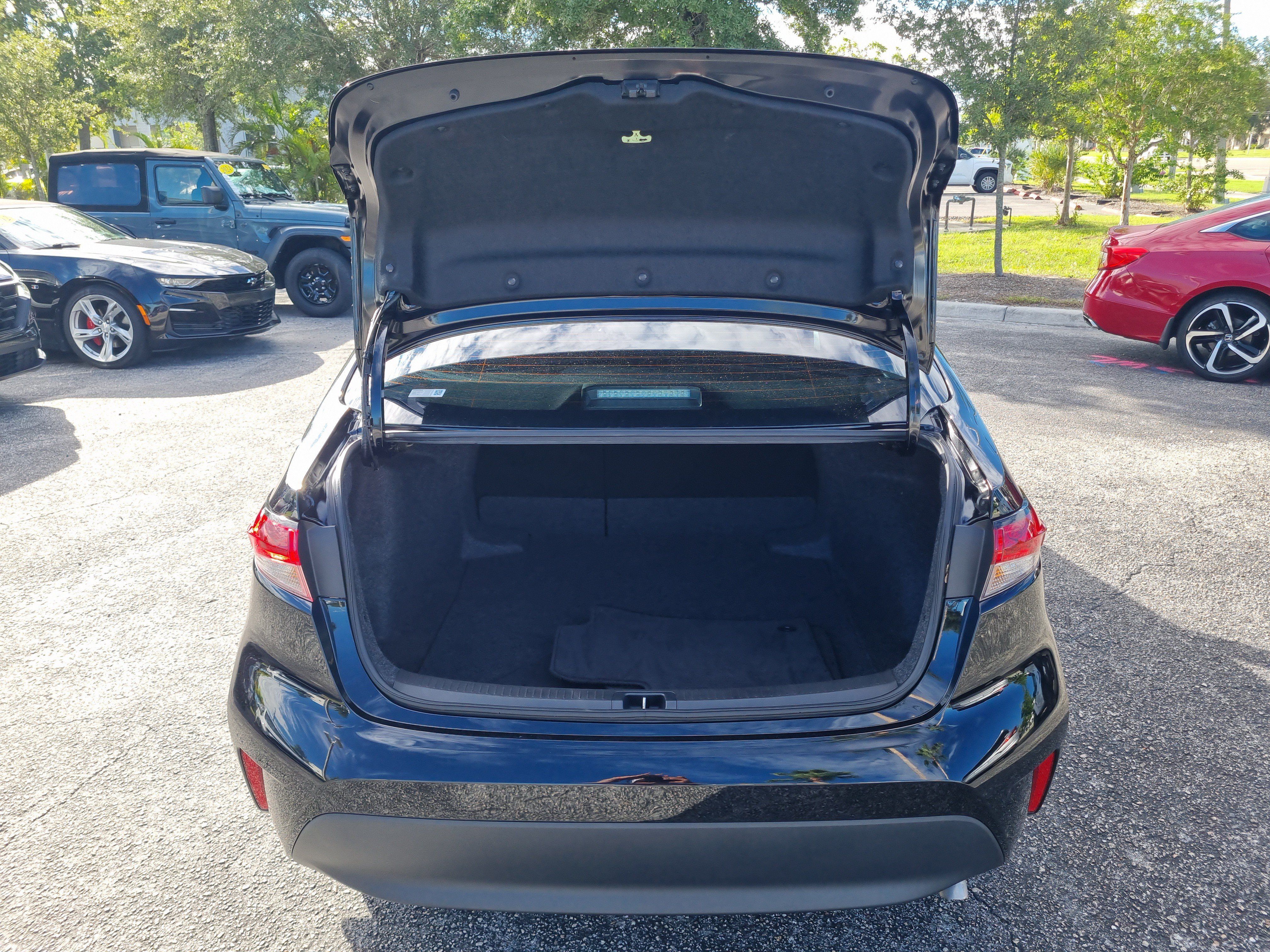 Used 2025 Toyota Corolla LE FWD image 12