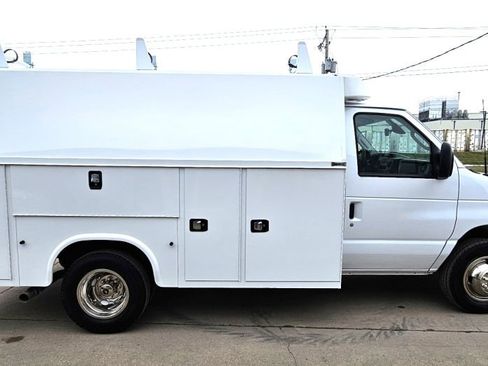 Used 2026 Ford E-350 and Econoline 350 Super Duty w/ Power Equipment Group image 4