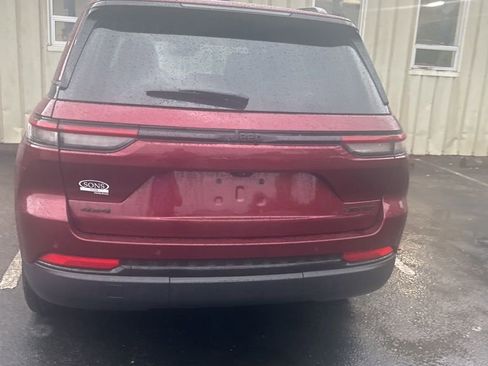 Used 2025 Jeep Grand Cherokee Limited w/ Black Appearance Package AWD/4WD image 5