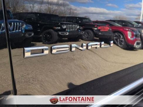 Used 2025 GMC Yukon Denali AWD/4WD image 10