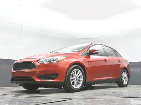 Used 2018 Ford Focus SE w/ Cold Weather Package image 26