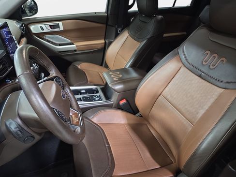 Used 2023 Ford Explorer King Ranch w/ Technology Package image 15