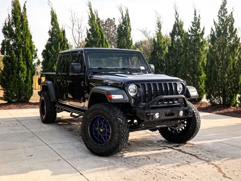 Used 2020 Jeep Gladiator Sport w/ Quick Order Package 24S image 2