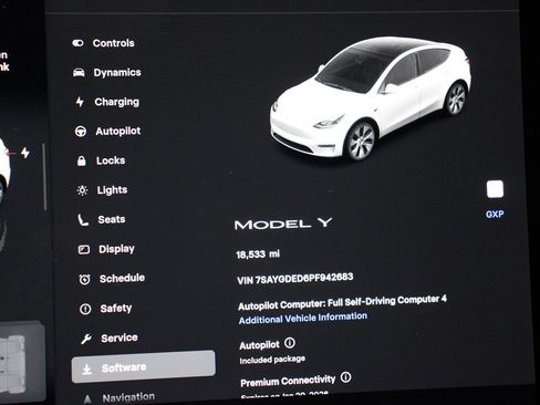 Used 2023 Tesla Model Y 2WD image 15