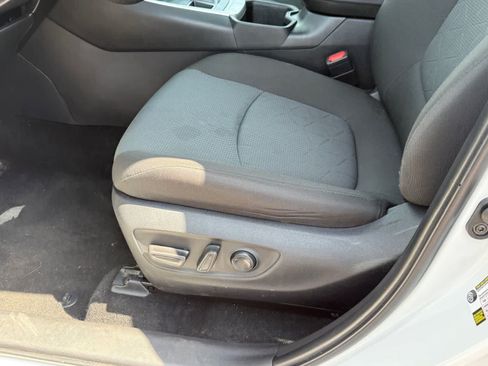 Used 2025 Toyota RAV4 XLE AWD/4WD image 8