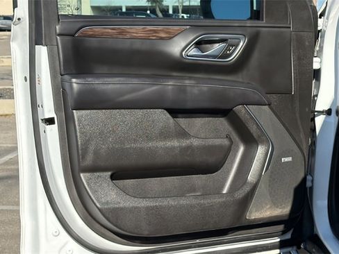 Used 2021 Chevrolet Suburban LT w/ LT Signature Package image 13