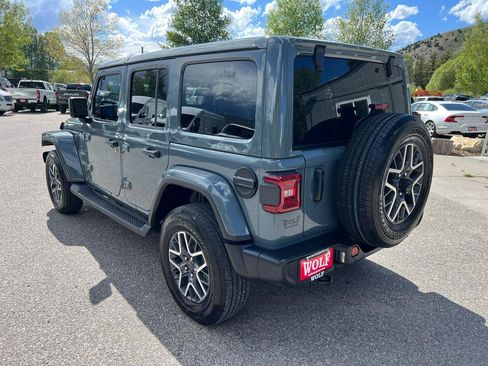 Used 2024 Jeep Wrangler Unlimited Sahara w/ Technology Group AWD/4WD image 3