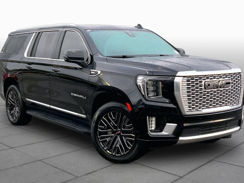 Used 2021 GMC Yukon XL Denali w/ Advanced Technology Package AWD/4WD image 3