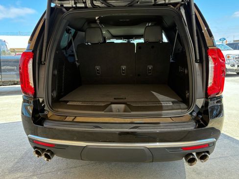 Used 2021 GMC Yukon XL Denali w/ Denali Premium Package image 38