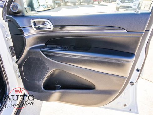 Used 2022 Jeep Grand Cherokee Limited w/ Trailer Tow Group IV image 22