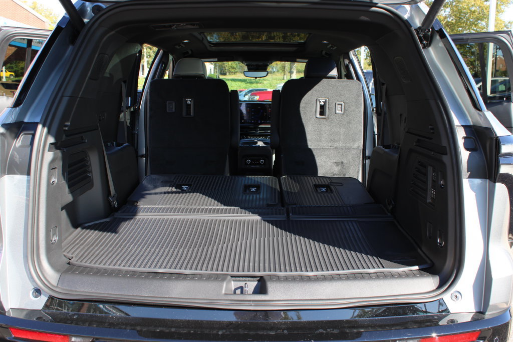 New 2027 Chevrolet Traverse RS w/ LPO, Floor Liner Package AWD/4WD image 59