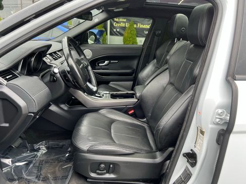Used 2018 Land Rover Range Rover Evoque SE Premium image 16