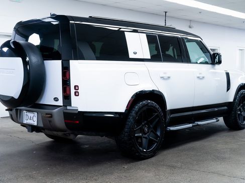 Used 2023 Land Rover Defender 130 X-Dynamic SE image 6