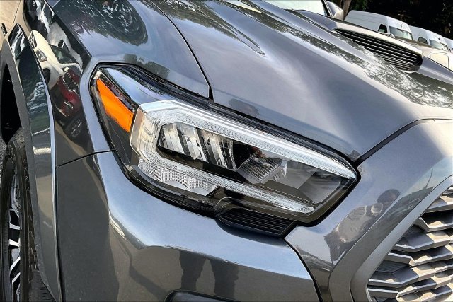 Used 2021 Toyota Tacoma TRD Sport w/ TRD Premium Sport Package AWD/4WD image 24