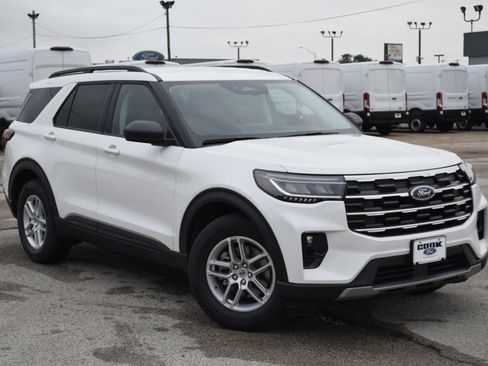 New 2026 Ford Explorer Active w/ Active Comfort Package image 3