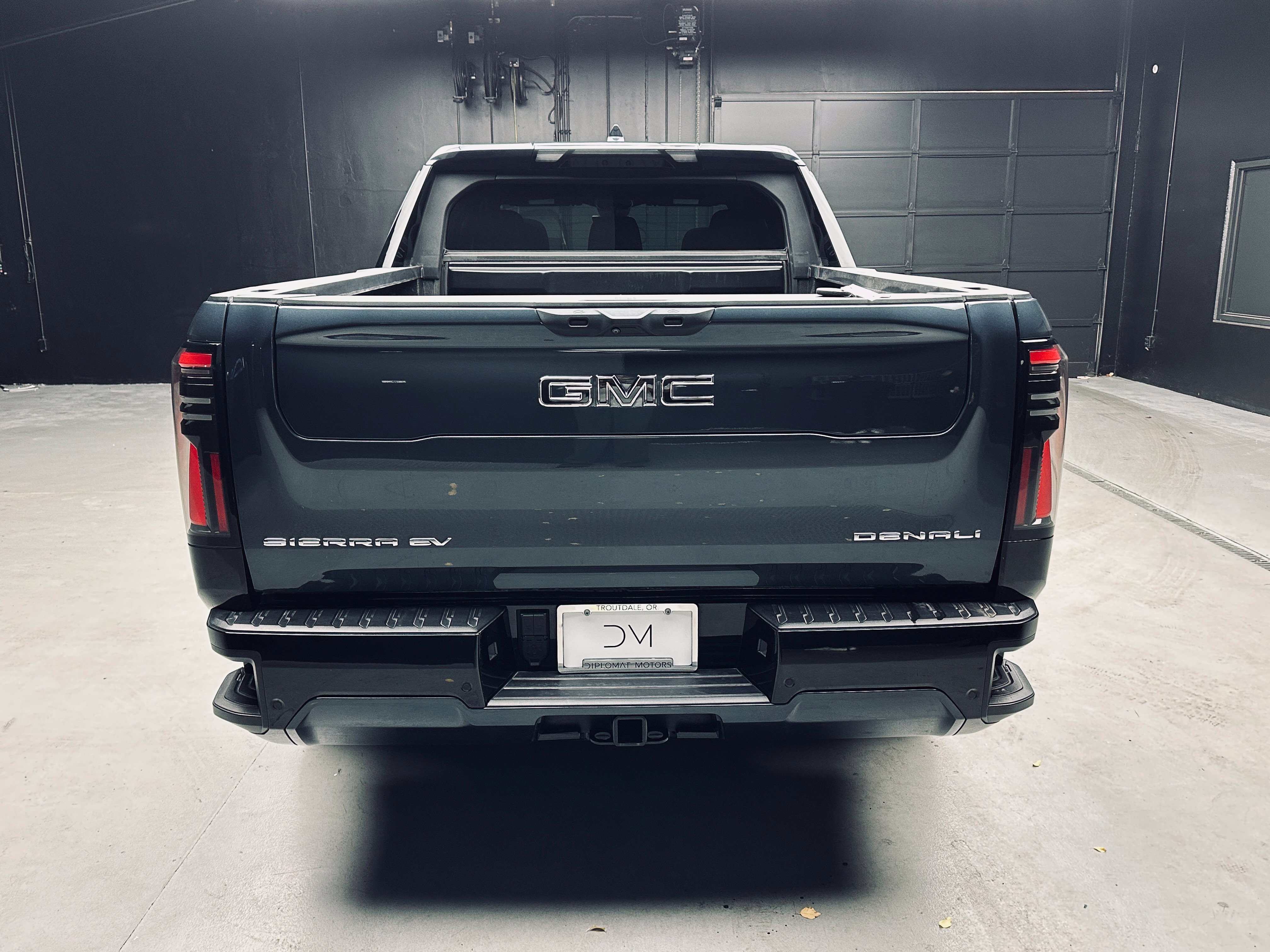 Used 2025 GMC Sierra EV Denali AWD/4WD image 5