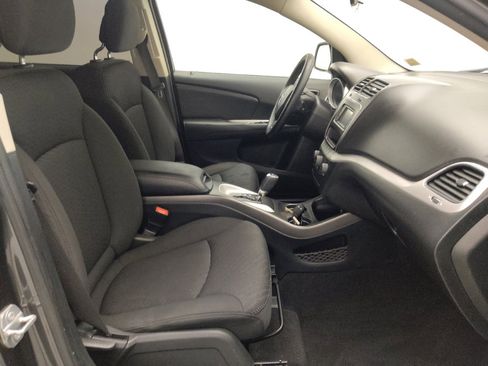 Used 2017 Dodge Journey SE FWD image 21