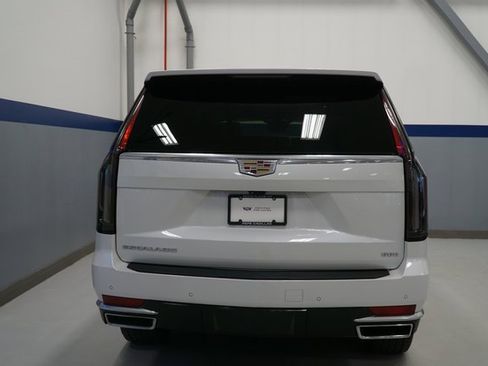 Used 2022 Cadillac Escalade ESV Premium Luxury image 5