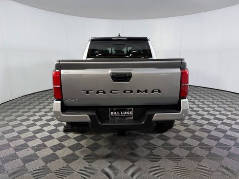 Used 2025 Toyota Tacoma SR5 AWD/4WD image 8