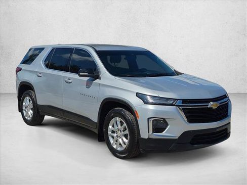 Used 2022 Chevrolet Traverse LS FWD image 3