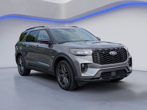 Used 2025 Ford Explorer ST-Line w/ ST-Line Street Pack AWD/4WD image 5