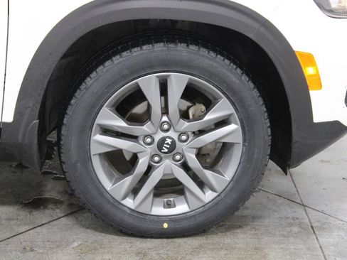 Used 2021 Kia Seltos S FWD image 12