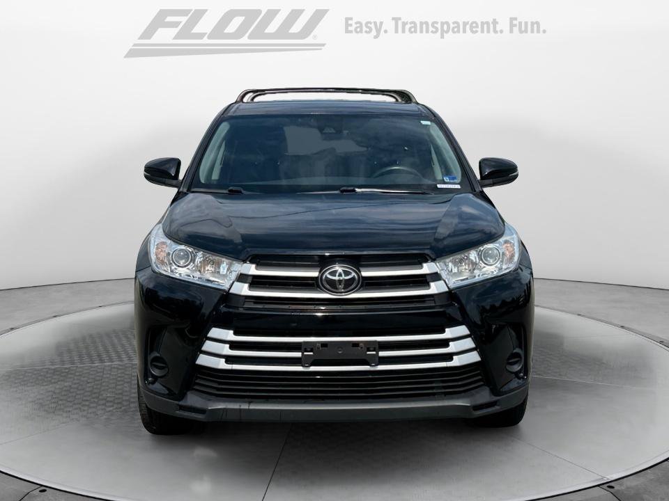 Used 2017 Toyota Highlander LE AWD/4WD image 3