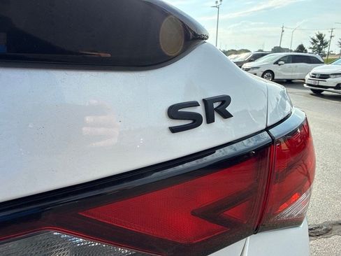 Used 2023 Nissan Sentra SR w/ Midnight Edition Package FWD image 5