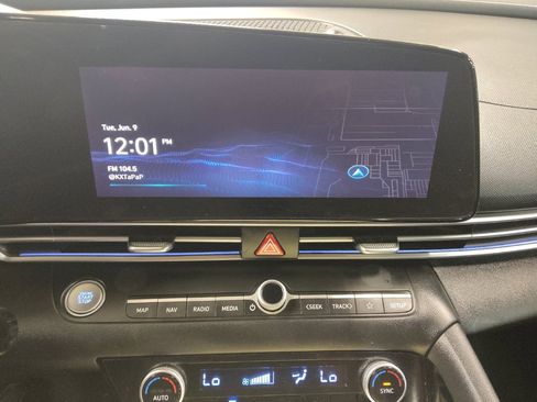 Used 2025 Hyundai Elantra Limited FWD image 25