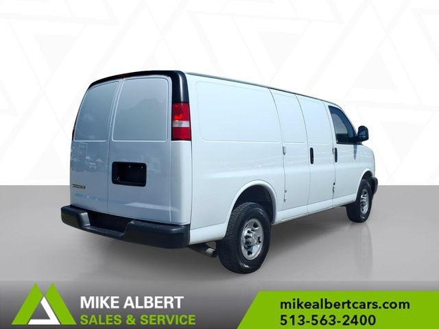 Used 2022 Chevrolet Express 2500 w/ Driver Convenience Package RWD image 7