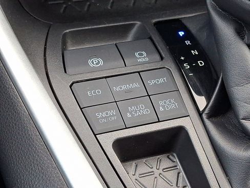 Used 2022 Toyota RAV4 XLE image 24