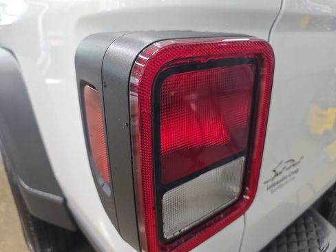 New 2026 Jeep Gladiator Sport AWD/4WD image 34