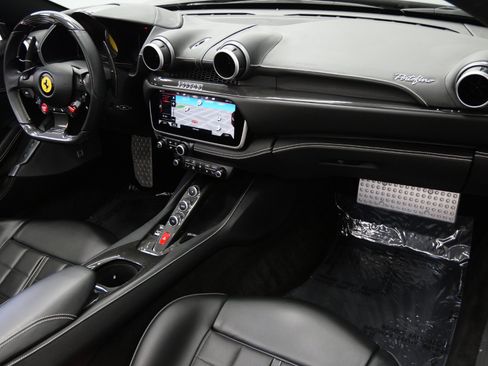 Used 2019 Ferrari Portofino RWD image 14