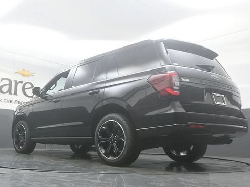 Used 2024 Ford Expedition Limited AWD/4WD image 5