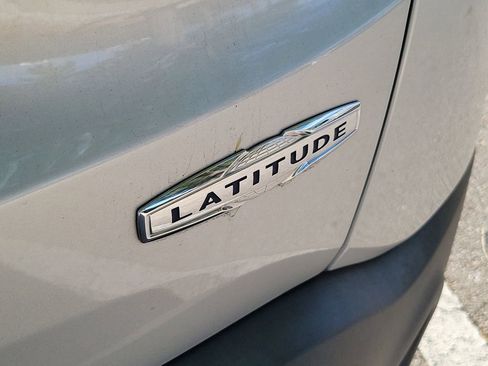 Used 2021 Jeep Renegade Latitude image 13