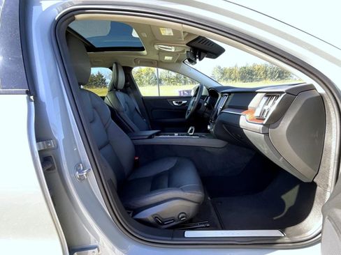 Used 2025 Volvo V60 B5 Cross Country Plus AWD/4WD image 16