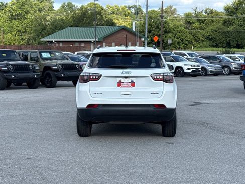 Certified 2024 Jeep Compass Latitude AWD/4WD image 6