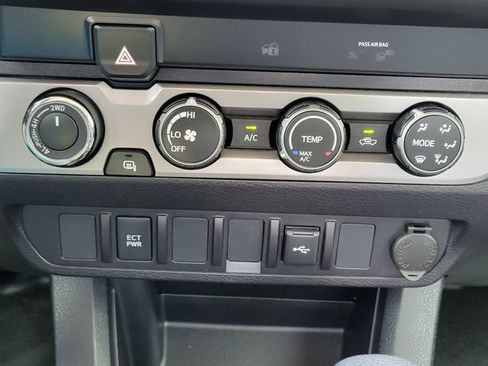 Used 2023 Toyota Tacoma SR AWD/4WD image 18