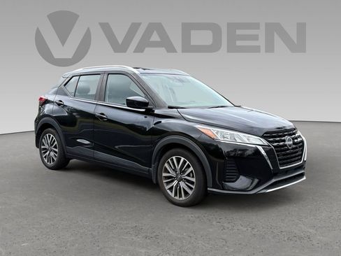 Used 2022 Nissan Kicks SV FWD image 1