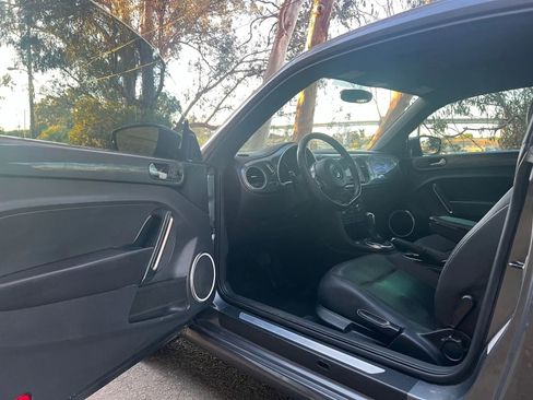 Used 2012 Volkswagen Beetle 2.5 image 9