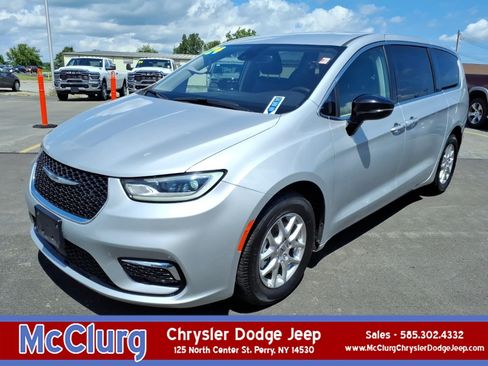 Used 2024 Chrysler Pacifica Touring-L FWD image 1