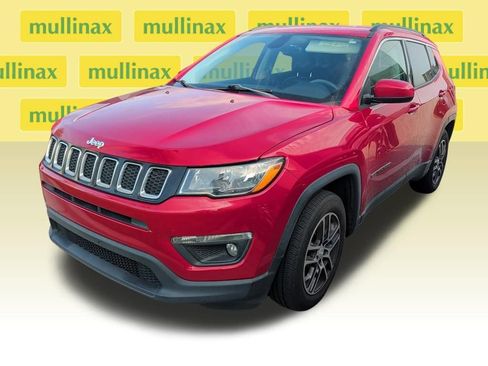Used 2017 Jeep Compass Latitude w/ Popular Equipment Group FWD image 17