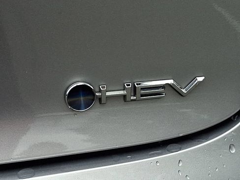 Used 2025 Toyota Prius XLE AWD/4WD image 30