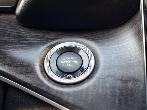 Used 2023 Jeep Grand Cherokee Limited image 22