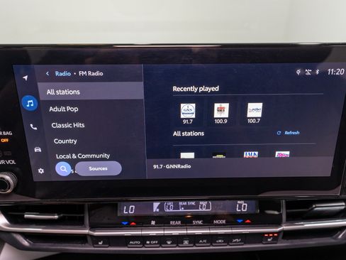 Used 2026 Toyota Sienna XLE FWD image 17