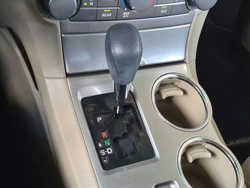 Used 2012 Toyota Highlander FWD image 11
